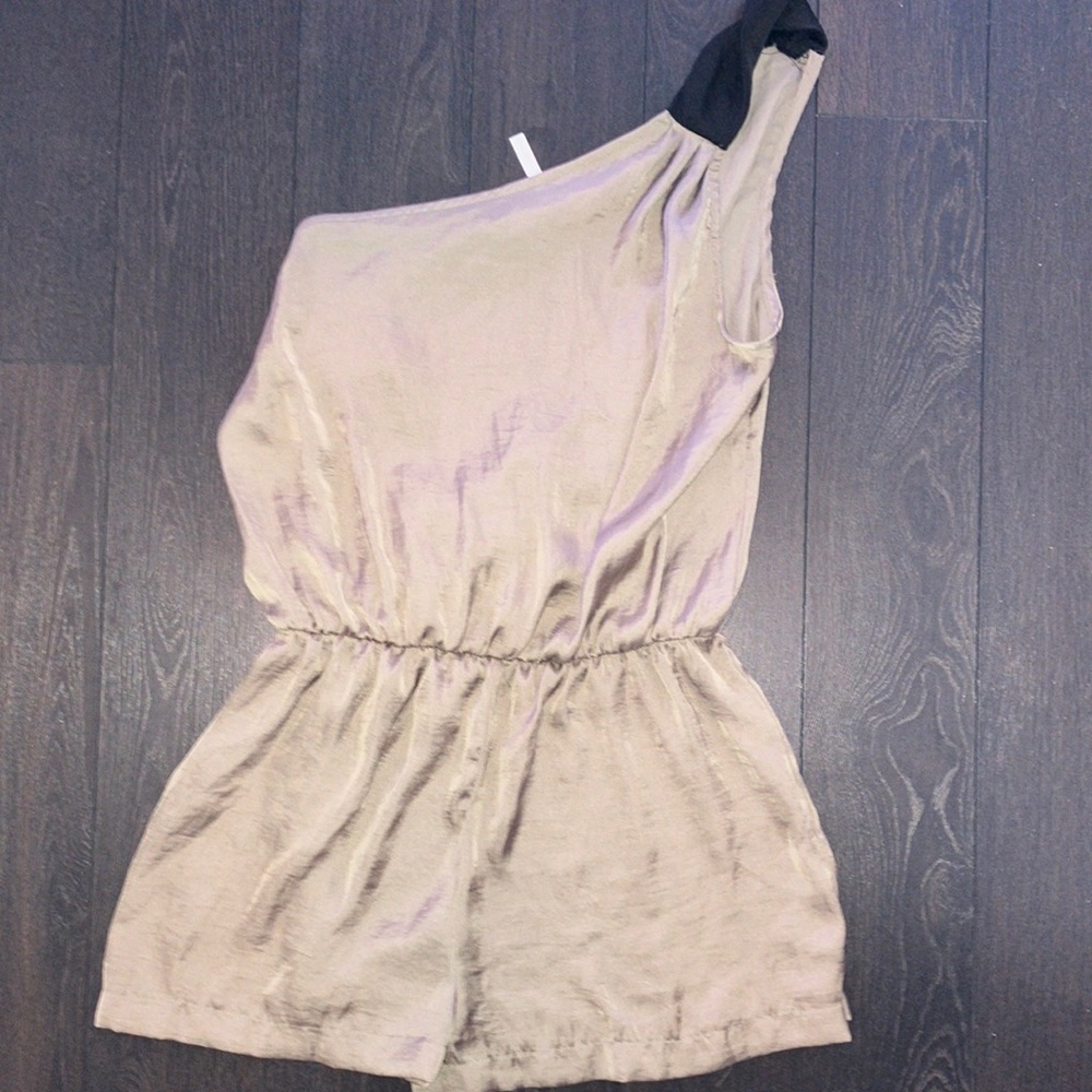 Beige taupe one shoulder shorts romper - Picture 5 of 8